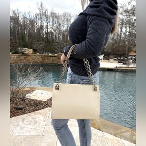 EUC, BALLY Shoulder Bag Leather White, Silver Hardware, Magnetic Closure